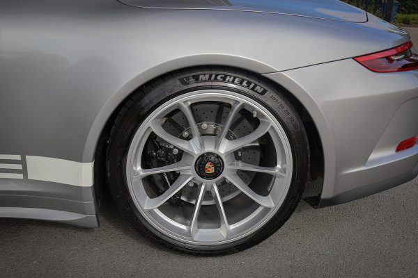 Porsche 911 Speedster 4.0 | VAT REFUNDABLE | HERITAGE PACK | LIFTING | CERAMIC BRAKES | CAMERA | LEATHER AIRVENTS + FULL LEATHER & DASH | SP