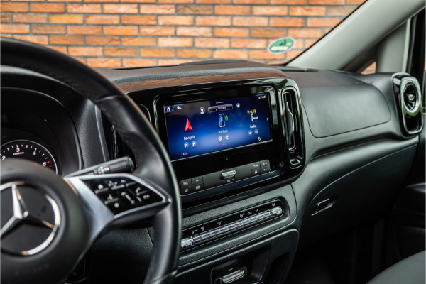Mercedes-Benz Vito 119 CDI 4-MATIC DC L3 XL | AMG | L+R Schuifdeur | Dubbel cabine | 5-Zitter | Navigatie | CarPlay | Camera | Lederen bekleding |  | 2500 kg trekgewicht | Trekhaak | Multibeam Led | PDC V+A