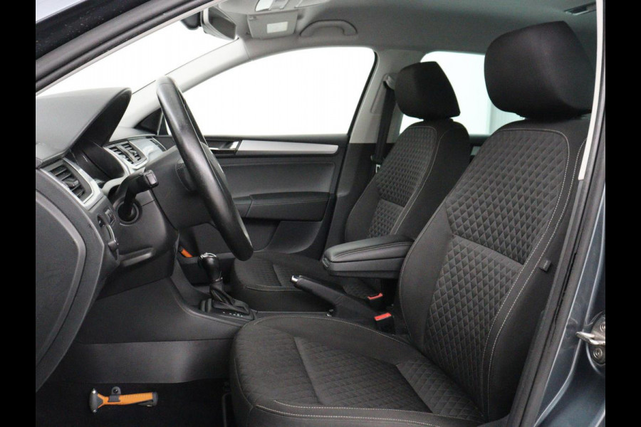 Škoda Rapid Spaceback 1.0 TSI Greentech Drive | Stoelverwarming | Carplay | Trekhaak | Climate control | Parkeerhulp | Navigatie | Cruise control | Bluetooth | Lichtmetalen velgen