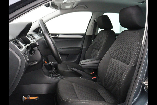 Škoda Rapid Spaceback 1.0 TSI Greentech Drive | Stoelverwarming | Carplay | Trekhaak | Climate control | Parkeerhulp | Navigatie | Cruise control | Bluetooth | Lichtmetalen velgen