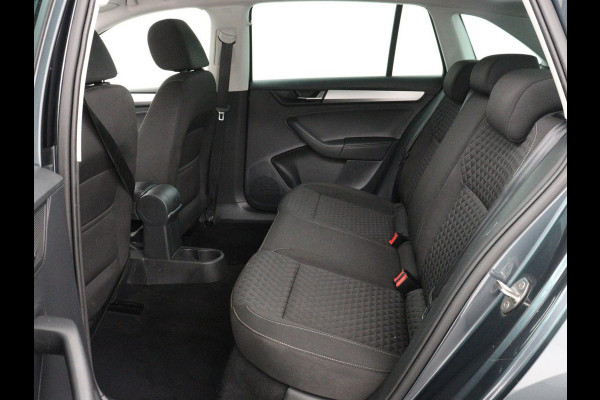 Škoda Rapid Spaceback 1.0 TSI Greentech Drive | Stoelverwarming | Carplay | Trekhaak | Climate control | Parkeerhulp | Navigatie | Cruise control | Bluetooth | Lichtmetalen velgen