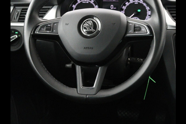 Škoda Rapid Spaceback 1.0 TSI Greentech Drive | Stoelverwarming | Carplay | Trekhaak | Climate control | Parkeerhulp | Navigatie | Cruise control | Bluetooth | Lichtmetalen velgen