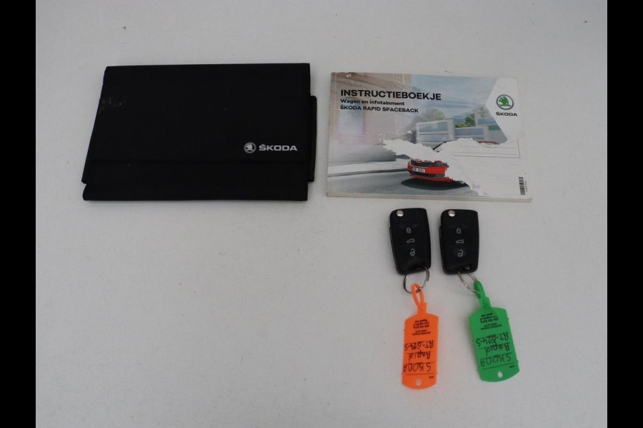 Škoda Rapid Spaceback 1.0 TSI Greentech Drive | Stoelverwarming | Carplay | Trekhaak | Climate control | Parkeerhulp | Navigatie | Cruise control | Bluetooth | Lichtmetalen velgen