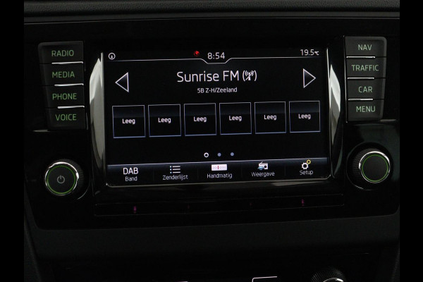 Škoda Rapid Spaceback 1.0 TSI Greentech Drive | Stoelverwarming | Carplay | Trekhaak | Climate control | Parkeerhulp | Navigatie | Cruise control | Bluetooth | Lichtmetalen velgen