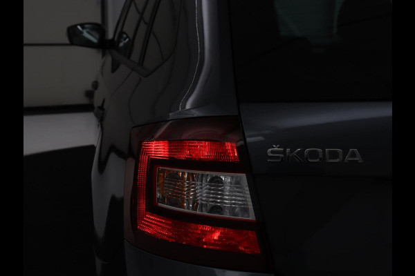 Škoda Rapid Spaceback 1.0 TSI Greentech Drive | Stoelverwarming | Carplay | Trekhaak | Climate control | Parkeerhulp | Navigatie | Cruise control | Bluetooth | Lichtmetalen velgen