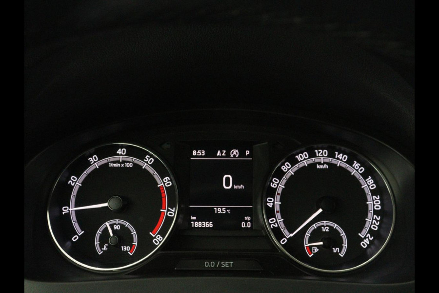Škoda Rapid Spaceback 1.0 TSI Greentech Drive | Stoelverwarming | Carplay | Trekhaak | Climate control | Parkeerhulp | Navigatie | Cruise control | Bluetooth | Lichtmetalen velgen