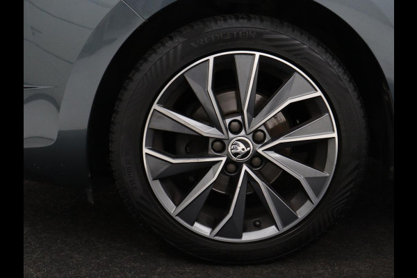 Škoda Rapid Spaceback 1.0 TSI Greentech Drive | Stoelverwarming | Carplay | Trekhaak | Climate control | Parkeerhulp | Navigatie | Cruise control | Bluetooth | Lichtmetalen velgen