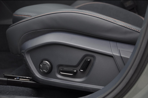 Lynk & Co 08 350PK Automaat More / Stoelventilatie / Massage / Adaptieve cruise control / Panoramadak / Stoelverwarming / Harman Kardon audio / Apple carplay / Parkeersensoren met 360 camera / Elektrische stoelen / BLIS