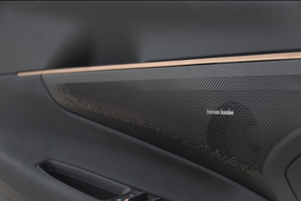 Lynk & Co 08 350PK Automaat More / Stoelventilatie / Massage / Adaptieve cruise control / Panoramadak / Stoelverwarming / Harman Kardon audio / Apple carplay / Parkeersensoren met 360 camera / Elektrische stoelen / BLIS