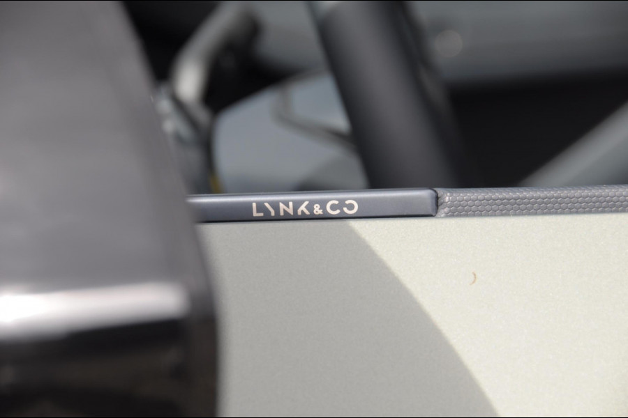 Lynk & Co 08 350PK Automaat More / Stoelventilatie / Massage / Adaptieve cruise control / Panoramadak / Stoelverwarming / Harman Kardon audio / Apple carplay / Parkeersensoren met 360 camera / Elektrische stoelen / BLIS