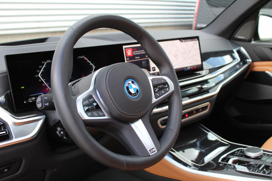 BMW X5 xDrive50e M-Sport Pro | Vierwielbesturing | H&K | Cognac Interior | Panoramadak | Trekhaak | Luchtvering