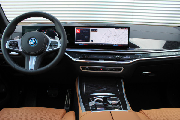 BMW X5 xDrive50e M-Sport Pro | Vierwielbesturing | H&K | Cognac Interior | Panoramadak | Trekhaak | Luchtvering