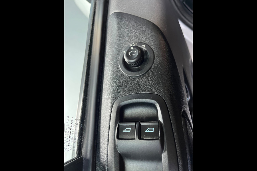 Ford Transit Custom Automaat 300 2.0 TDCI 130pk L2H1 Limited 3persoons, Airco, Navigatie, Trekhaak, Metallic lak, RIJKLAARPRIJS