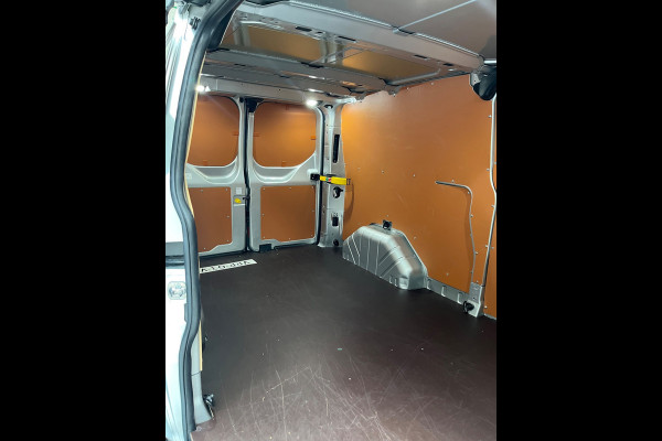 Ford Transit Custom Automaat 300 2.0 TDCI 130pk L2H1 Limited 3persoons, Airco, Navigatie, Trekhaak, Metallic lak, RIJKLAARPRIJS