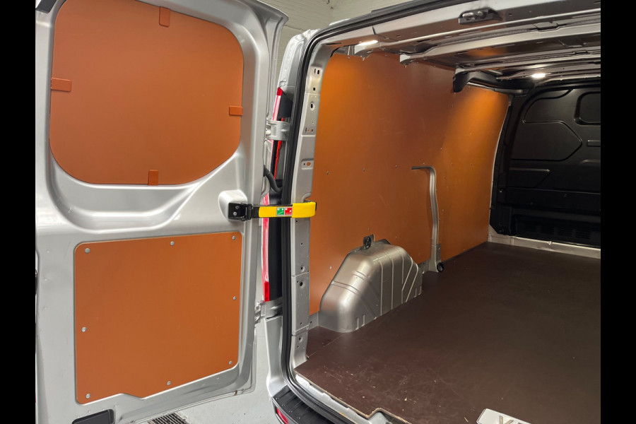 Ford Transit Custom Automaat 300 2.0 TDCI 130pk L2H1 Limited 3persoons, Airco, Navigatie, Trekhaak, Metallic lak, RIJKLAARPRIJS