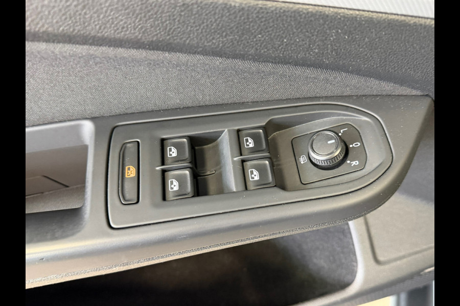 Volkswagen Golf 1.0 TSI Life Business CLIMA PDC CRUISE STOELVERWARMING BLUETOOTH APPLE CARPLAY USB KEYLESS-GO