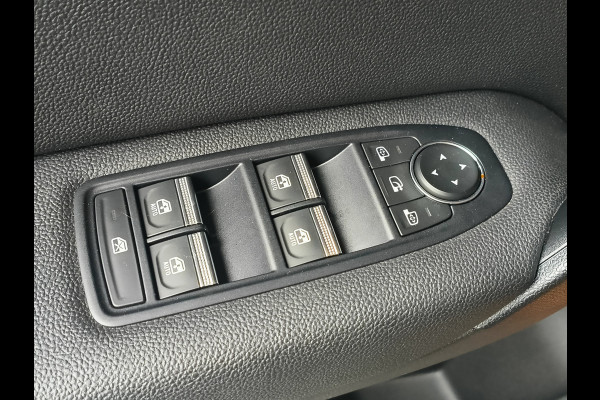Renault Captur 1.6 E-Tech Plug-in Hybrid 160 Intens Rijklaar + 12 maanden Bovag-garantie Henk Jongen Auto's in Helmond,  al 50 jaar service zoals 't hoort!