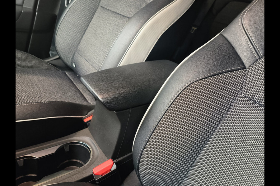 Renault Captur 1.6 E-Tech Plug-in Hybrid 160 Intens Rijklaar + 12 maanden Bovag-garantie Henk Jongen Auto's in Helmond,  al 50 jaar service zoals 't hoort!