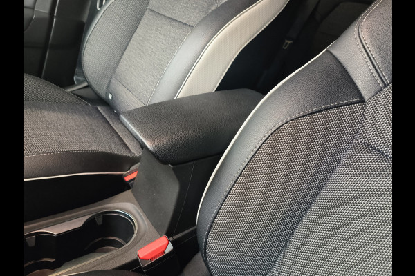 Renault Captur 1.6 E-Tech Plug-in Hybrid 160 Intens Rijklaar + 12 maanden Bovag-garantie Henk Jongen Auto's in Helmond,  al 50 jaar service zoals 't hoort!