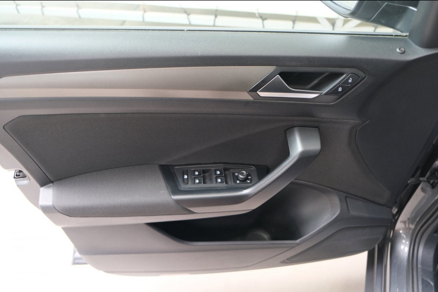 Volkswagen T-Roc 1.0 TSI Style - N.A.P. Airco, Cruise, Navi, PDC, Carplay.