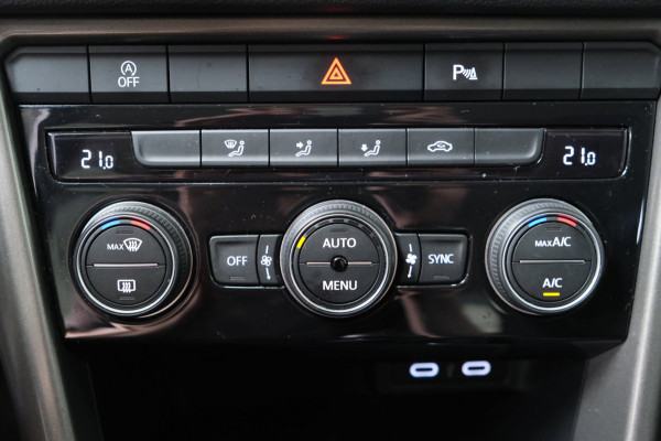 Volkswagen T-Roc 1.0 TSI Style - N.A.P. Airco, Cruise, Navi, PDC, Carplay.