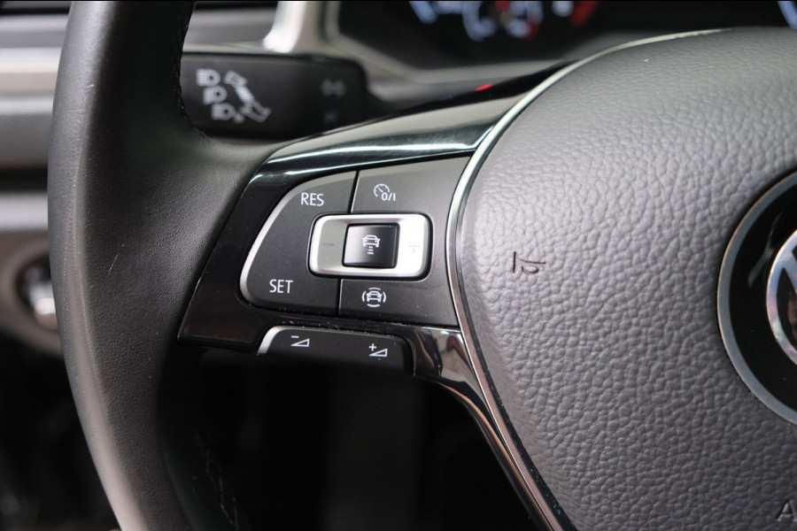 Volkswagen T-Roc 1.0 TSI Style - N.A.P. Airco, Cruise, Navi, PDC, Carplay.