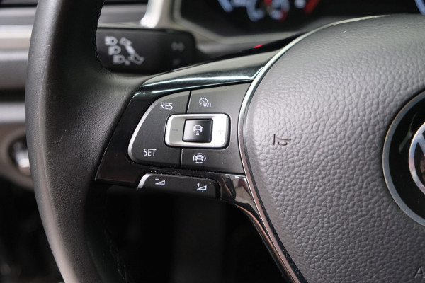 Volkswagen T-Roc 1.0 TSI Style - N.A.P. Airco, Cruise, Navi, PDC, Carplay.