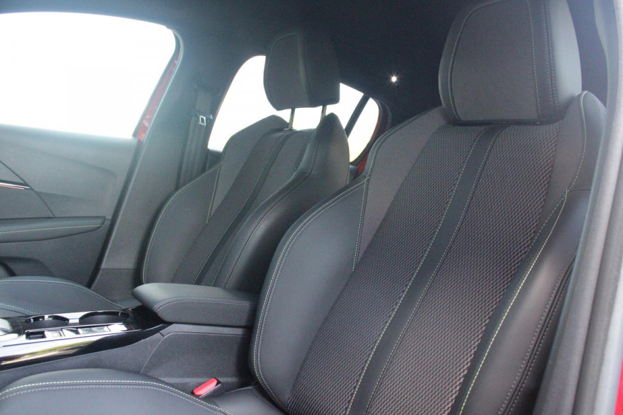 Peugeot 208 1.2 Hybrid 145PK AUTOMAAT GT | NAVIGATIE | DRAADLOZE APPLE CARPLAY/ANDROID AUTO | CAMERA VOOR + ACHTER | FULL LED KOPLAMPEN | LICHTMETALEN VELGEN 17" | DODEHOEK DETECTIE | DRAADLOZE TELEFOONLADER | KEYLESS ENTRY/START | DAB+ RADIO | ADAPTIVE CRUISE CONTROL | CLIMATE CONTROL |