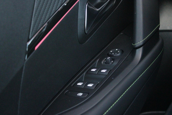 Peugeot 208 1.2 Hybrid 145PK AUTOMAAT GT | NAVIGATIE | DRAADLOZE APPLE CARPLAY/ANDROID AUTO | CAMERA VOOR + ACHTER | FULL LED KOPLAMPEN | LICHTMETALEN VELGEN 17" | DODEHOEK DETECTIE | DRAADLOZE TELEFOONLADER | KEYLESS ENTRY/START | DAB+ RADIO | ADAPTIVE CRUISE CONTROL | CLIMATE CONTROL |