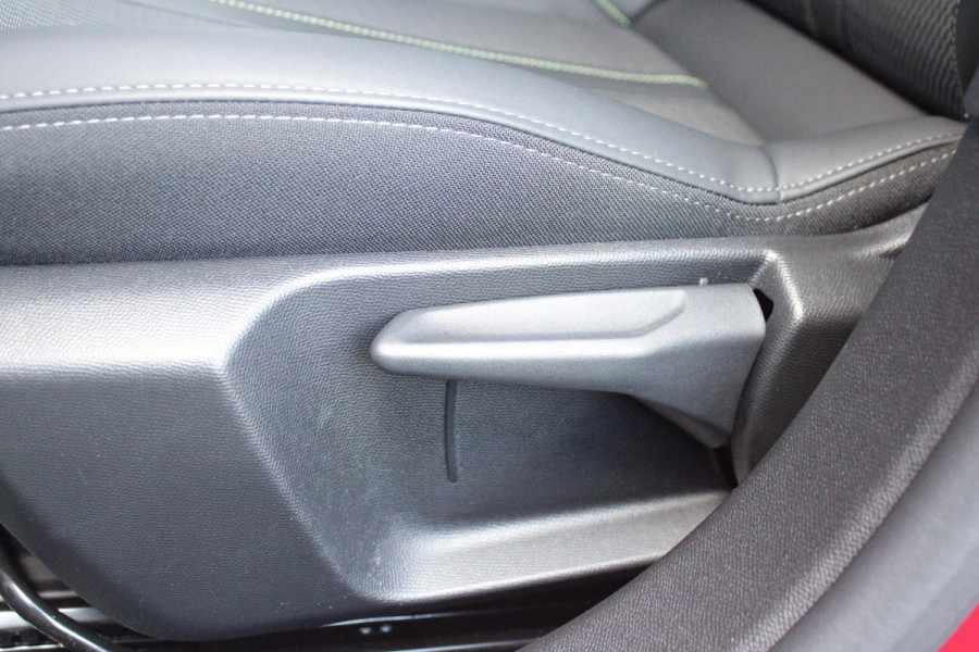 Peugeot 208 1.2 Hybrid 145PK AUTOMAAT GT | NAVIGATIE | DRAADLOZE APPLE CARPLAY/ANDROID AUTO | CAMERA VOOR + ACHTER | FULL LED KOPLAMPEN | LICHTMETALEN VELGEN 17" | DODEHOEK DETECTIE | DRAADLOZE TELEFOONLADER | KEYLESS ENTRY/START | DAB+ RADIO | ADAPTIVE CRUISE CONTROL | CLIMATE CONTROL |