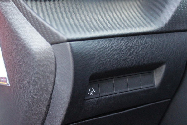 Peugeot 208 1.2 Hybrid 145PK AUTOMAAT GT | NAVIGATIE | DRAADLOZE APPLE CARPLAY/ANDROID AUTO | CAMERA VOOR + ACHTER | FULL LED KOPLAMPEN | LICHTMETALEN VELGEN 17" | DODEHOEK DETECTIE | DRAADLOZE TELEFOONLADER | KEYLESS ENTRY/START | DAB+ RADIO | ADAPTIVE CRUISE CONTROL | CLIMATE CONTROL |