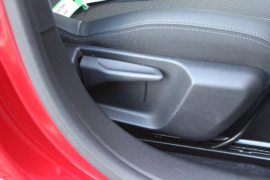 Peugeot 208 1.2 Hybrid 145PK AUTOMAAT GT | NAVIGATIE | DRAADLOZE APPLE CARPLAY/ANDROID AUTO | CAMERA VOOR + ACHTER | FULL LED KOPLAMPEN | LICHTMETALEN VELGEN 17" | DODEHOEK DETECTIE | DRAADLOZE TELEFOONLADER | KEYLESS ENTRY/START | DAB+ RADIO | ADAPTIVE CRUISE CONTROL | CLIMATE CONTROL |