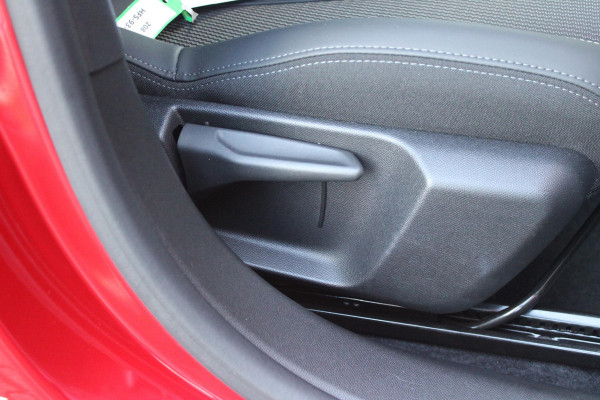 Peugeot 208 1.2 Hybrid 145PK AUTOMAAT GT | NAVIGATIE | DRAADLOZE APPLE CARPLAY/ANDROID AUTO | CAMERA VOOR + ACHTER | FULL LED KOPLAMPEN | LICHTMETALEN VELGEN 17" | DODEHOEK DETECTIE | DRAADLOZE TELEFOONLADER | KEYLESS ENTRY/START | DAB+ RADIO | ADAPTIVE CRUISE CONTROL | CLIMATE CONTROL |