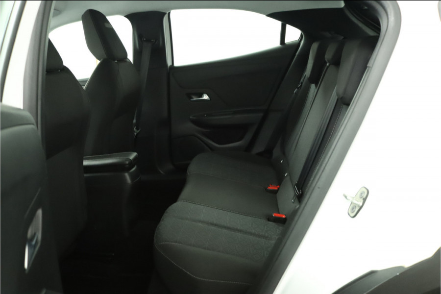Opel Mokka 1.2 Turbo Business Elegance - Automaat - All season banden - Achteruitrijcamera - Trekhaak - 12 Maand Bovag Garantie - Virena zekerheidspakket €895,-