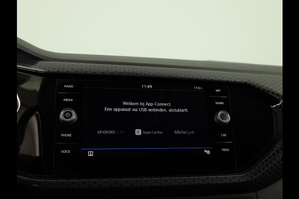 Volkswagen T-Cross 1.0 TSI Style 115 PK | Trekhaak | Digitaal dashboard | Stoelverwarming | Navigatie via app