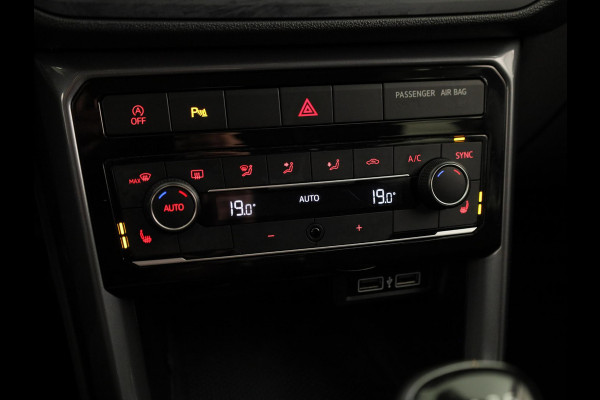 Volkswagen T-Cross 1.0 TSI Style 115 PK | Trekhaak | Digitaal dashboard | Stoelverwarming | Navigatie via app