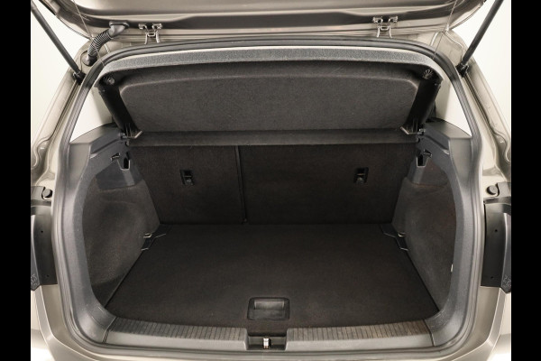 Volkswagen T-Cross 1.0 TSI Style 115 PK | Trekhaak | Digitaal dashboard | Stoelverwarming | Navigatie via app
