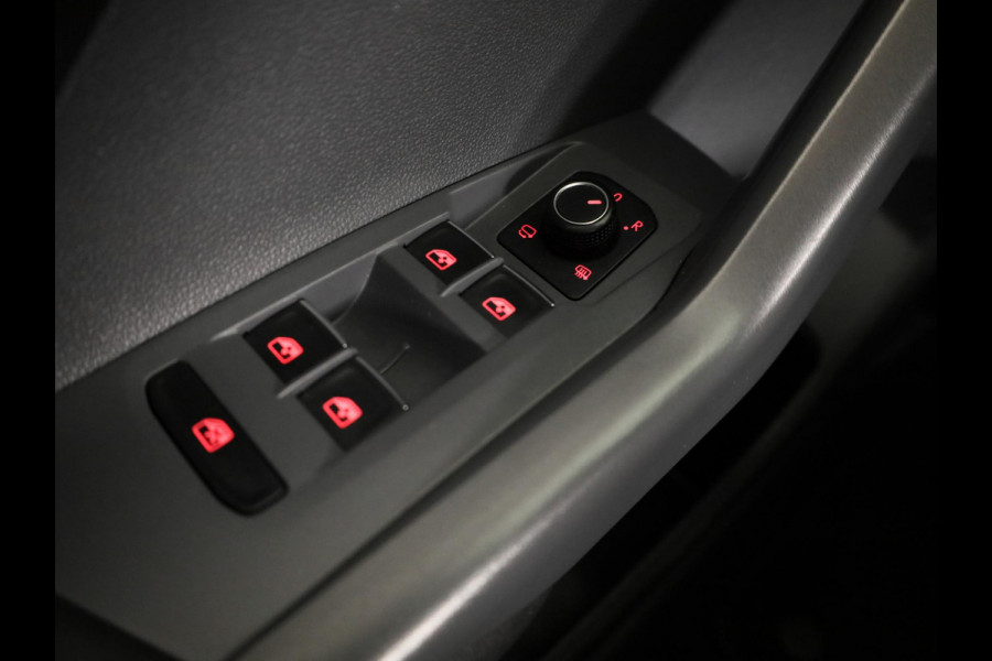 Volkswagen T-Cross 1.0 TSI Style 115 PK | Trekhaak | Digitaal dashboard | Stoelverwarming | Navigatie via app