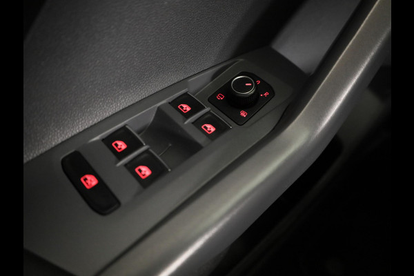 Volkswagen T-Cross 1.0 TSI Style 115 PK | Trekhaak | Digitaal dashboard | Stoelverwarming | Navigatie via app