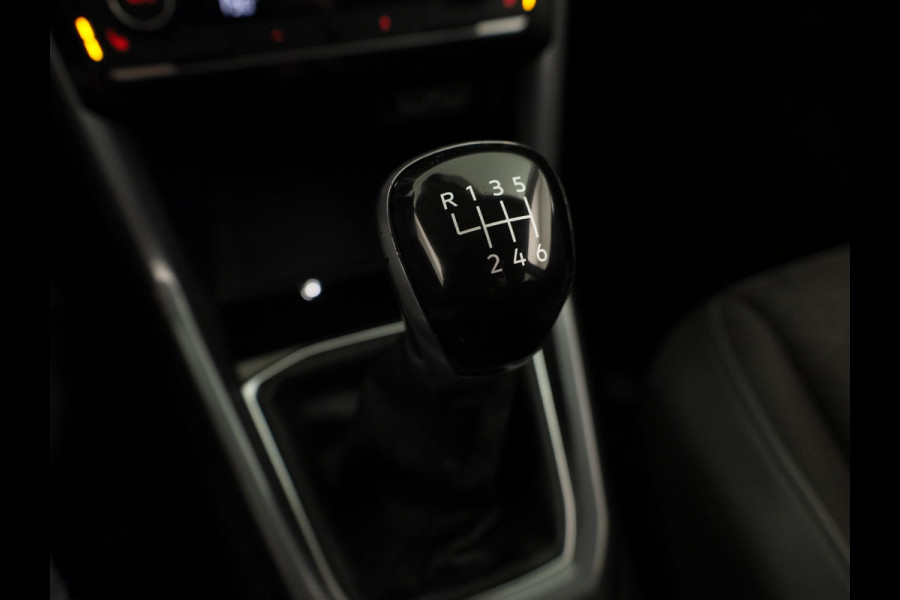 Volkswagen T-Cross 1.0 TSI Style 115 PK | Trekhaak | Digitaal dashboard | Stoelverwarming | Navigatie via app
