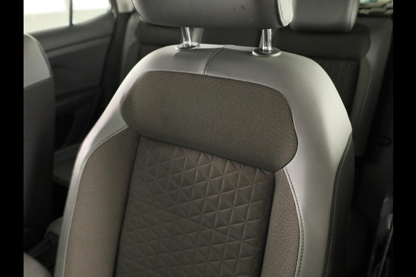 Volkswagen T-Cross 1.0 TSI Style 115 PK | Trekhaak | Digitaal dashboard | Stoelverwarming | Navigatie via app