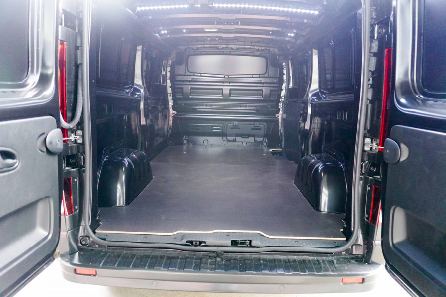 Renault Trafic 2.0 Blue dCi 170PK L2H1 Extra Black Edition Nr. V088 | Climate | Cruise | Navi | Camera | 20"LM velgen | All season