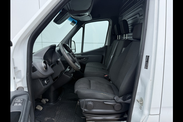 Mercedes-Benz Sprinter 516 2.2 CDI L2H2 Dubbellucht 10 Inch MBUX 3,5t Trekhaak Climate Control Navigatie Parkeersensoren V + A
