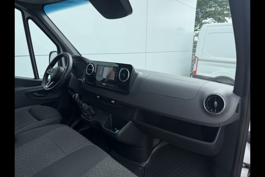 Mercedes-Benz Sprinter 516 2.2 CDI L2H2 Dubbellucht 10 Inch MBUX 3,5t Trekhaak Climate Control Navigatie Parkeersensoren V + A