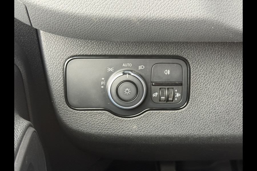 Mercedes-Benz Sprinter 516 2.2 CDI L2H2 Dubbellucht 10 Inch MBUX 3,5t Trekhaak Climate Control Navigatie Parkeersensoren V + A