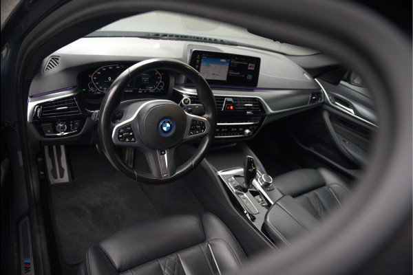 BMW 5 Serie 520e Business Edition Plus M Sport | M Performance | Alvitgrau | Panoramadak | Laser | Stoelverwarming | Stuurverwarming | Camera | Adaptive Cruise Control | Apple Carplay | Navigatie | Elektrische Stoelen | SOH 89%