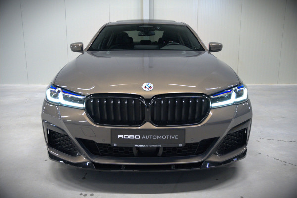 BMW 5 Serie 520e Business Edition Plus M Sport | M Performance | Alvitgrau | Panoramadak | Laser | Stoelverwarming | Stuurverwarming | Camera | Adaptive Cruise Control | Apple Carplay | Navigatie | Elektrische Stoelen | SOH 89%