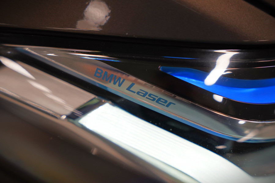 BMW 5 Serie 520e Business Edition Plus M Sport | M Performance | Alvitgrau | Panoramadak | Laser | Stoelverwarming | Stuurverwarming | Camera | Adaptive Cruise Control | Apple Carplay | Navigatie | Elektrische Stoelen | SOH 89%