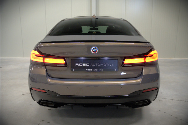 BMW 5 Serie 520e Business Edition Plus M Sport | M Performance | Alvitgrau | Panoramadak | Laser | Stoelverwarming | Stuurverwarming | Camera | Adaptive Cruise Control | Apple Carplay | Navigatie | Elektrische Stoelen | SOH 89%