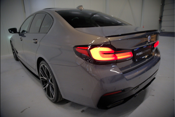 BMW 5 Serie 520e Business Edition Plus M Sport | M Performance | Alvitgrau | Panoramadak | Laser | Stoelverwarming | Stuurverwarming | Camera | Adaptive Cruise Control | Apple Carplay | Navigatie | Elektrische Stoelen | SOH 89%